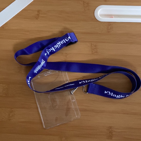 NWOT Disney magic key pass holders 2021 charter welcome bundle - Picture 4 of 6